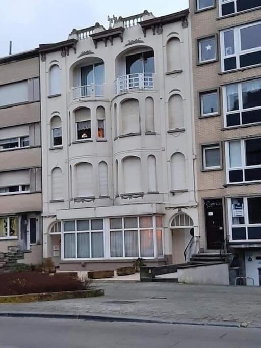 Villa Jean Gezellig Appartement Met Zeezicht Бланкенберге Екстериор снимка